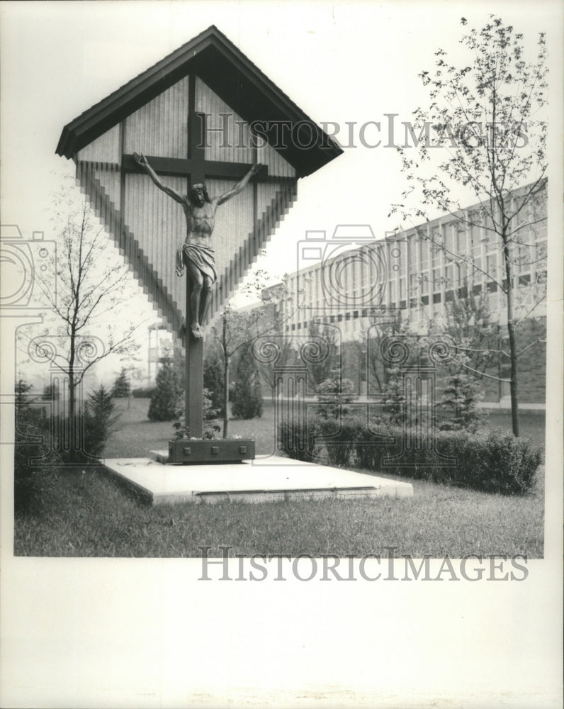 1967 Press Photo A 19th century crucifix at the Notre Dame on the Lake at Mequon - Historic Images