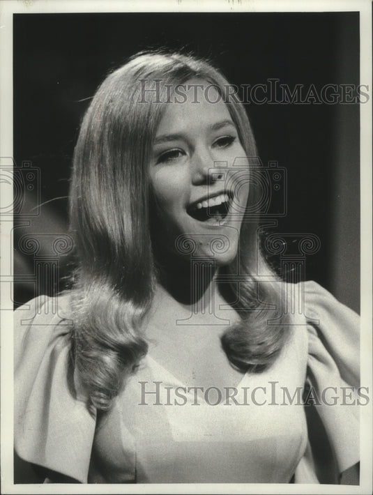 1941 Press Photo Entertainer Peggy Sears on The CBS Newcomers - Historic Images