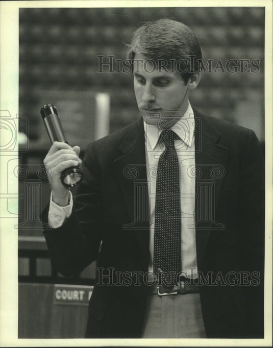 1982, Milwaukee Police Officer Gregory Price at partner's trial - Historic Images