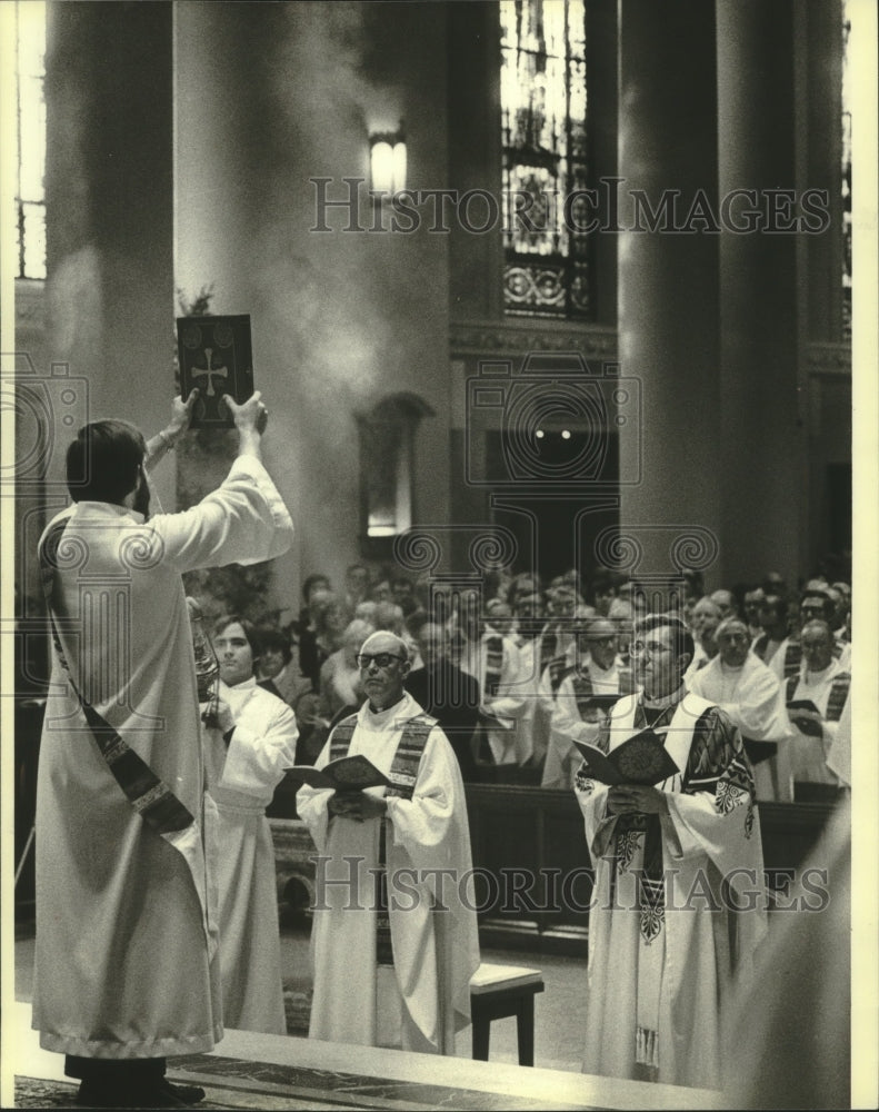 1979 Father Richard Skiba with bishops, is ordained in Milwaukee. - Historic Images