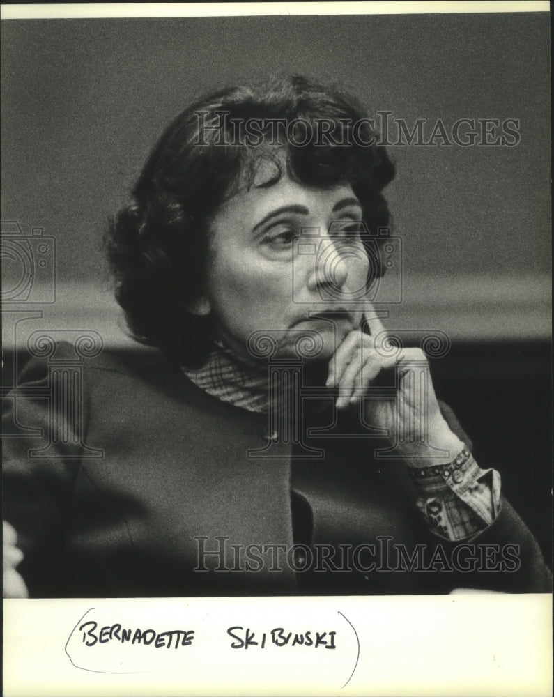 1983, Bernadette Skibinski observing at meeting. - mjc17082 - Historic Images