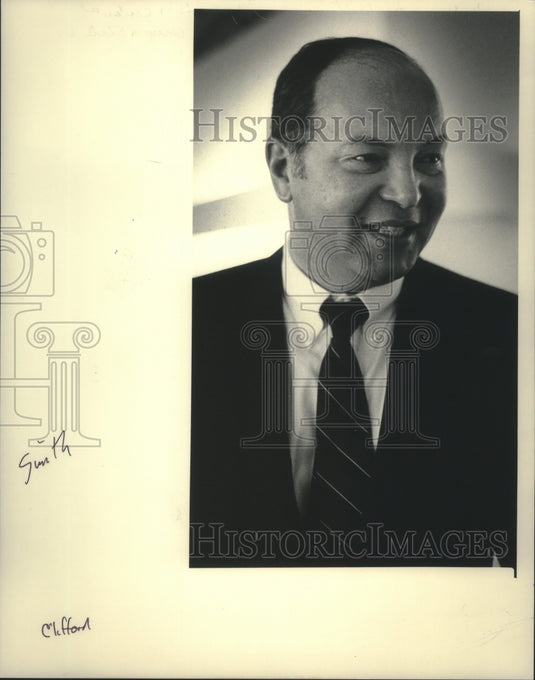1986, Clifford Smith, chancellor of University of Wisconsin-Milwaukee - Historic Images
