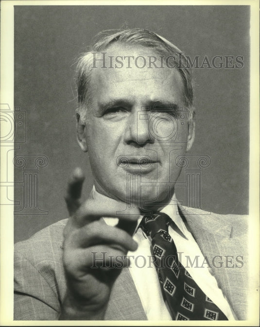 1977, James Schlesinger on ABC-TV's "Issues and Answers", Washington. - Historic Images