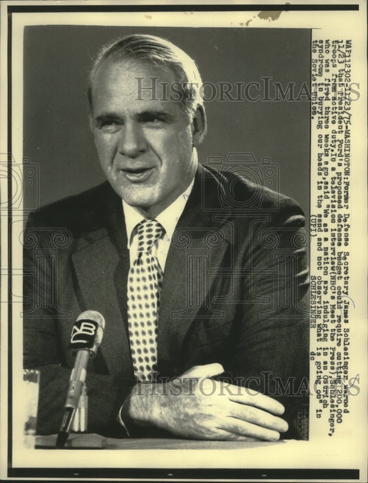 1975 Press Photo James Schlesinger on NBC's Meet the Press, Washington. - Historic Images