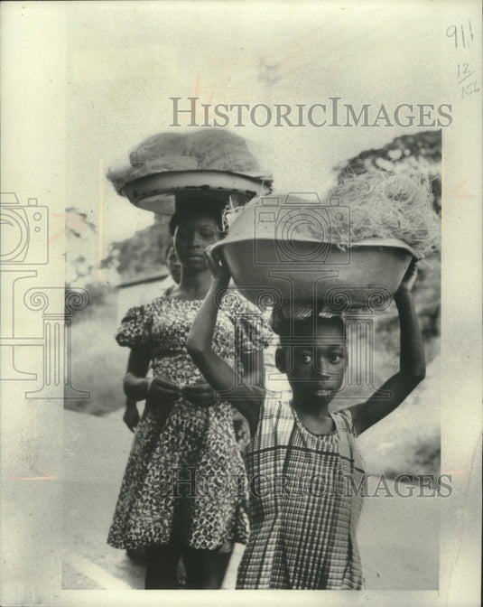 1977, Women & girls make their way to Ghana's roadside markets - Historic Images