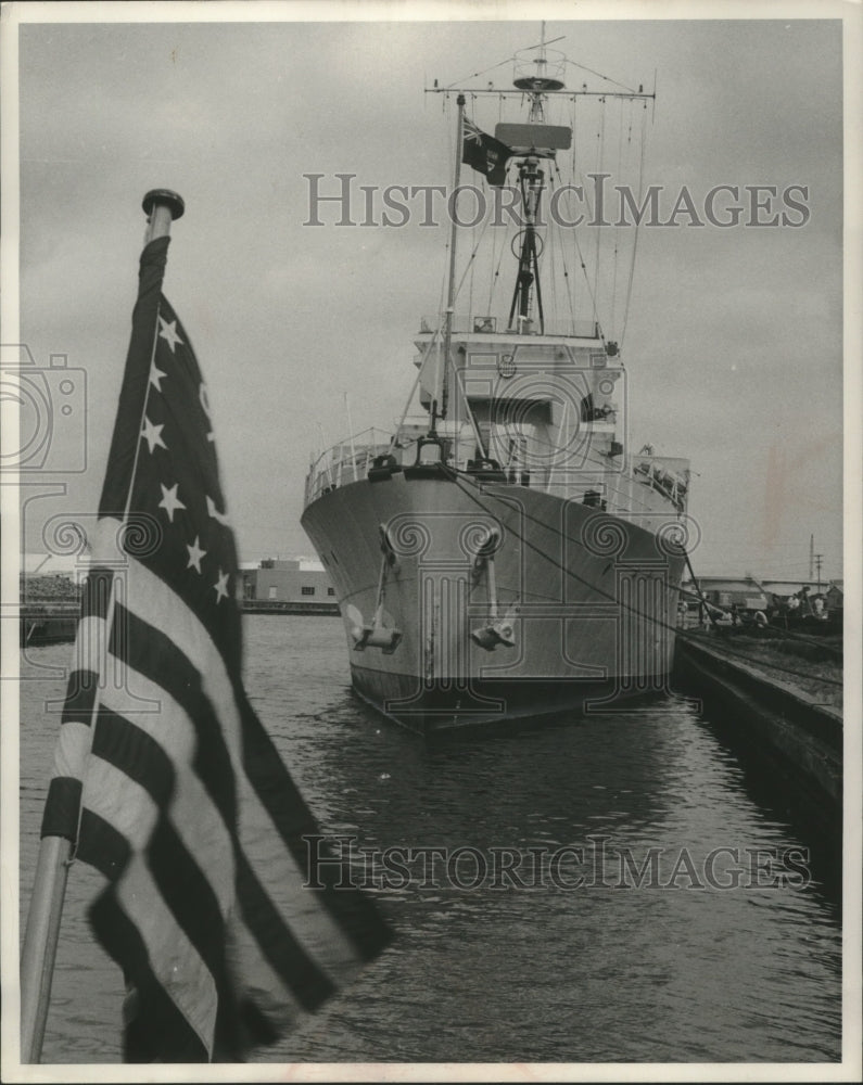 1958 Press Photo HMS Sault Ste. Marie escort vessel of Canadian Navy, Milwaukee. - Historic Images