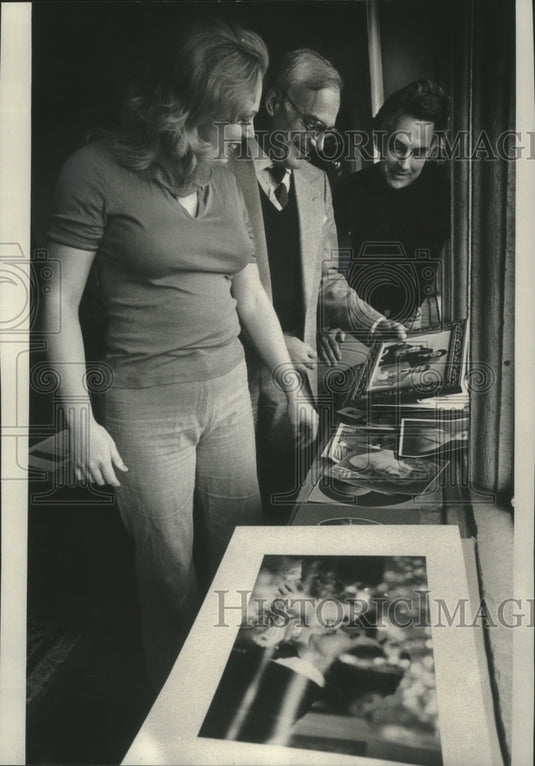 1975, Kenneth Schermerhorn & others in his home Milwaukee, Wisconsin - Historic Images