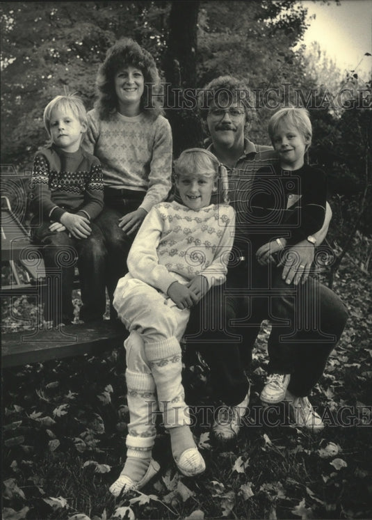 1986 Press Photo Amanda Schehr & her family, Madison, Wisconsin - mjc17234 - Historic Images