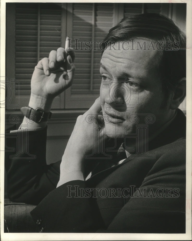 1969 Press Photo Author and Film Critic Richard Schickel Sitting and thinking - Historic Images