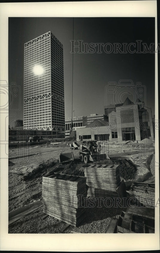 1992 Press Photo Part of the bus system's Northwest Corridor project Milwaukee - Historic Images