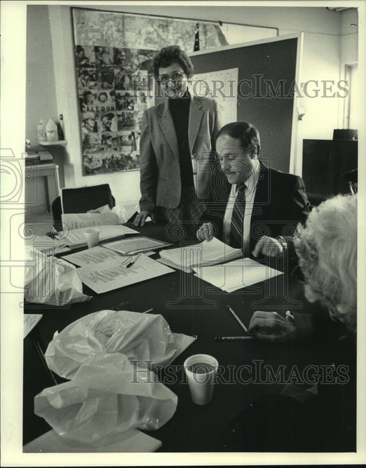 1984 Press Photo Caledonia Town Clerk, Anne Smith & Dennis Kornwolf, Racine - Historic Images