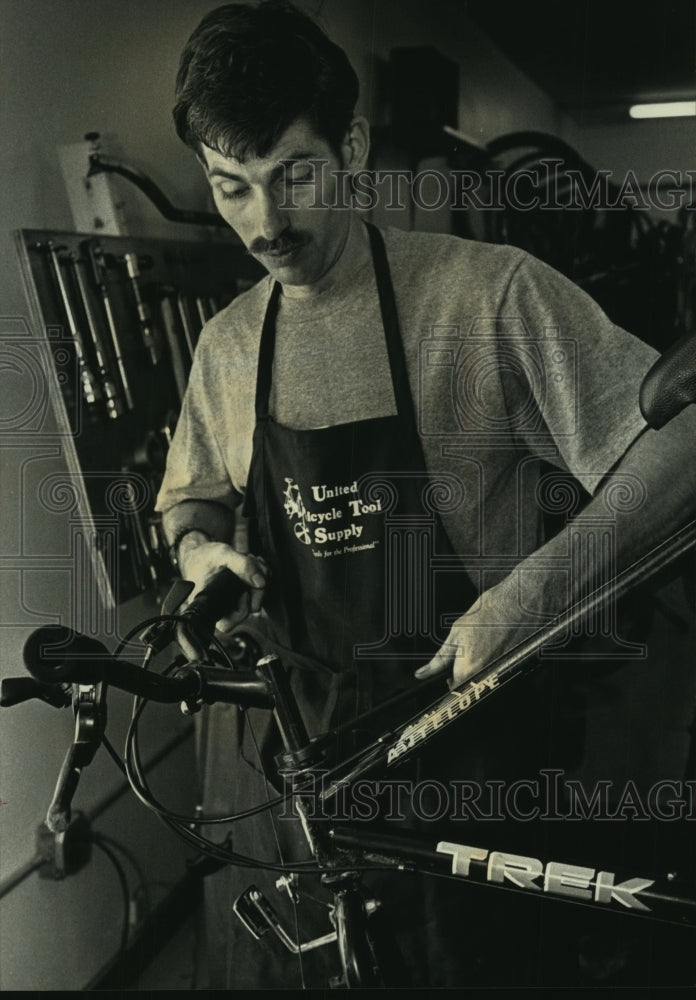 1992 Press Photo Brian Smith working on a bicycle in his store in Hartland. - Historic Images