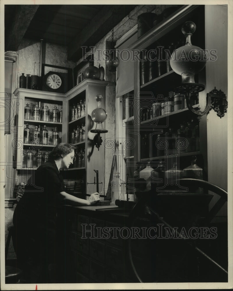 Press Photo Oldest Apothecary in the United States - mjc17364 - Historic Images