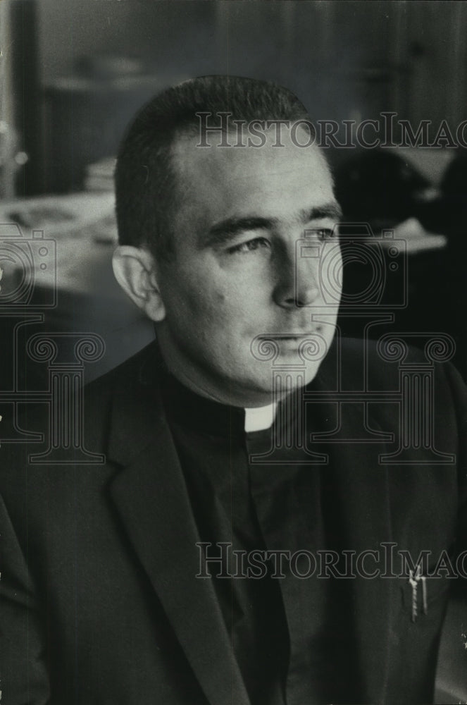1967 Press Photo Father Carrol Straub - mjc17406 - Historic Images