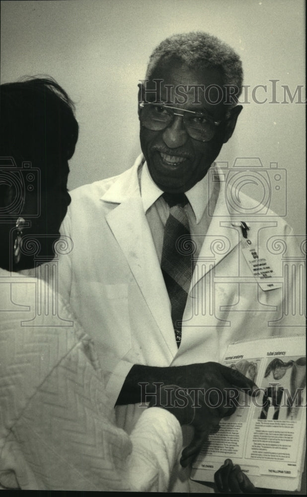1993 Gynecologist Estil Y. Strawn - Historic Images