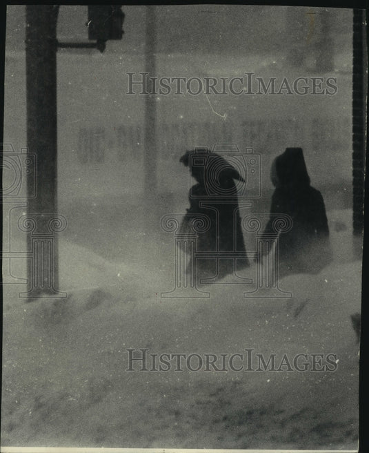 1979, Women braced against the wind in Milwaukee , Wisconsin - Historic Images