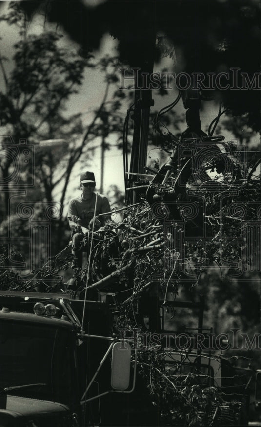 1990 Press Photo Greg Wamser loads debris into dump truck in Waukesha - Historic Images
