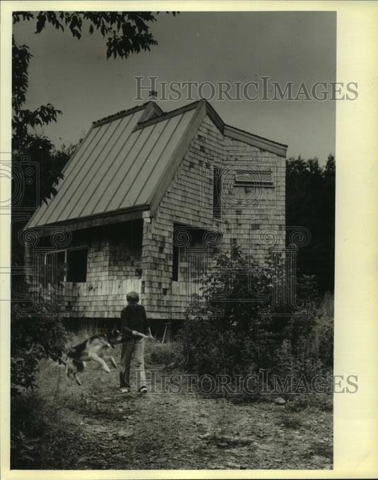 1979, Architect Robert Shelby's home at the Hawkweed Farm - mjc17624 - Historic Images