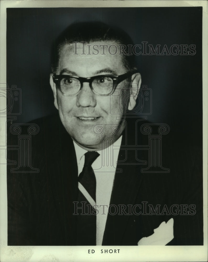 1972 Press Photo Ed Short, new General Manager of Chicago Cougars hockey team - Historic Images