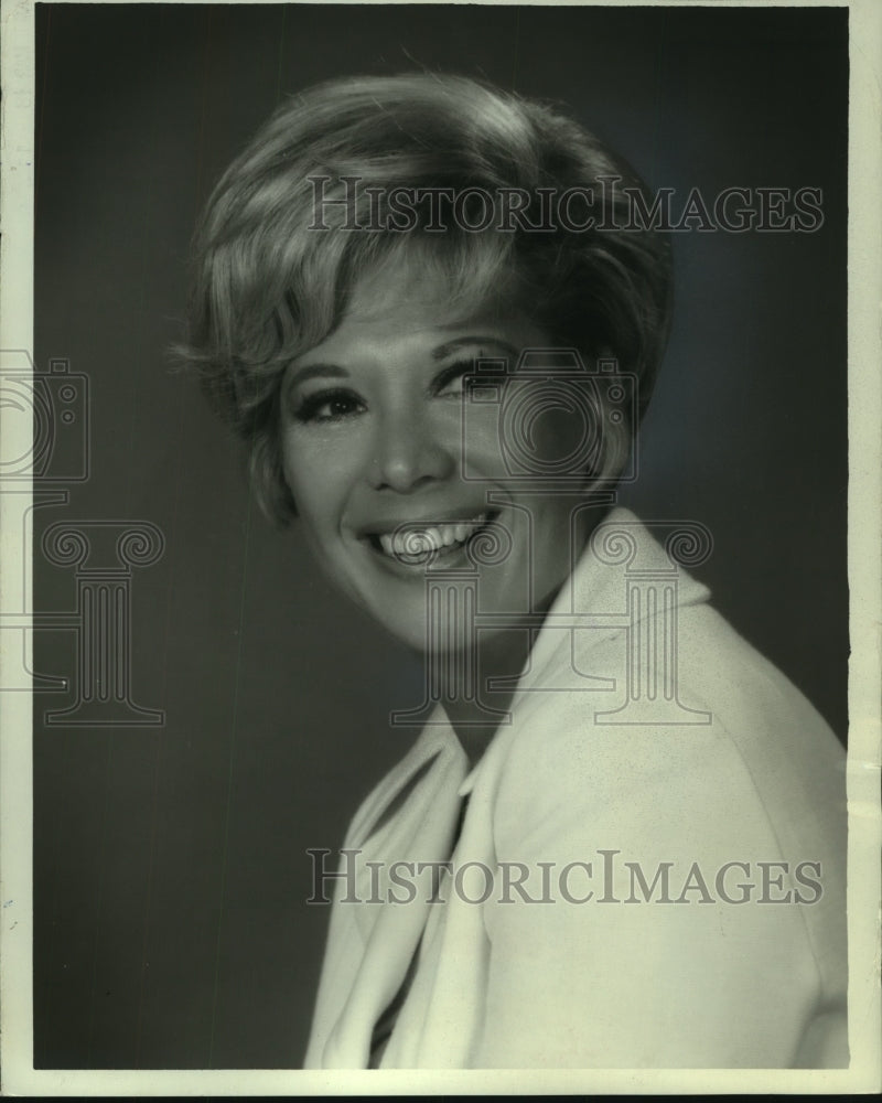1967 Press Photo Actress Dinah Shore - mjc17711 - Historic Images