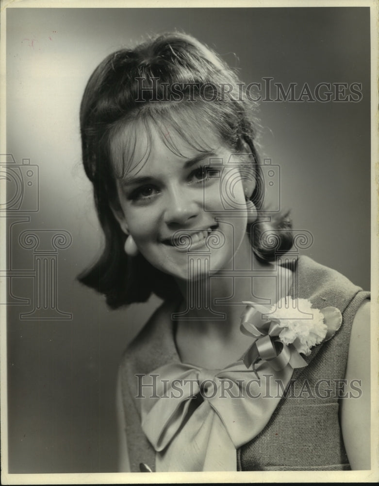 1968 Press Photo Miss Bobbie Thoreson of West Allis is Alice in Dairyland - Historic Images