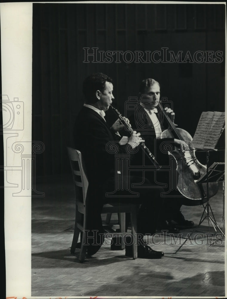 1966 Press Photo Ray Still &amp; other performing, University of Wisconsin-Milwaukee - Historic Images