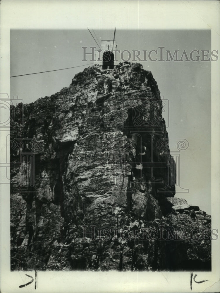 1942 Press Photo Cable house on the mountain is goal of passengers in Capetown - Historic Images