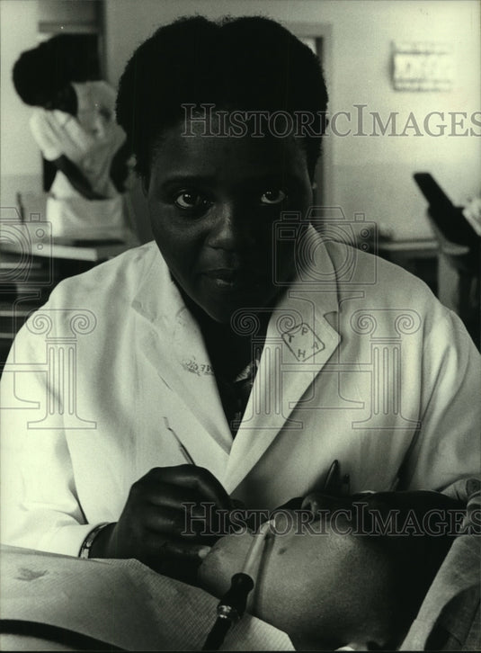 1978, Teresa Nxumalo is South Africa's first black woman dentist - Historic Images