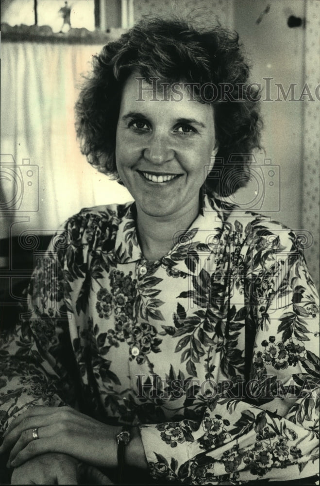 1988 Cynthia Thorne, registered dietitian, Milwaukee, Wisconsin - Historic Images