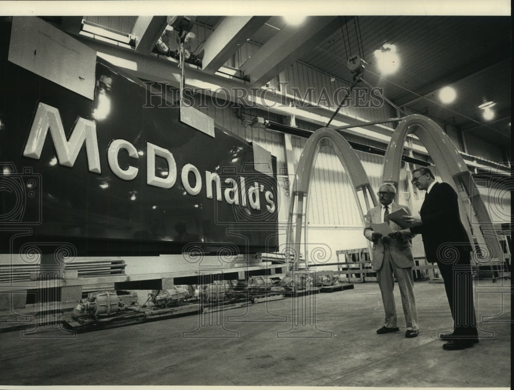 1991 Press Photo James Bach &amp; Kenneth Bartels of Transpak Corp, Wisconsin - Historic Images