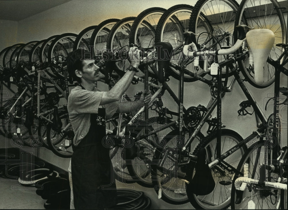 1992 Press Photo Brian Smith in his bicycle shop - mjc17964 - Historic Images