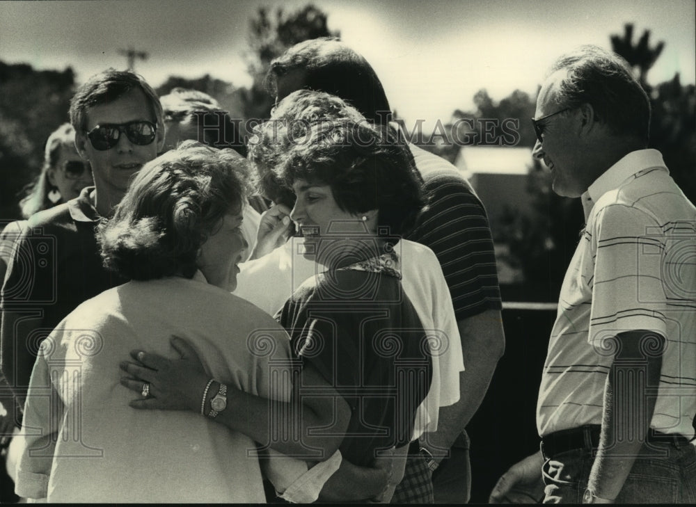 1988 Press Photo David &amp; Catherine Straz Host Horse Show-Williams Bay, Wisconsin - Historic Images