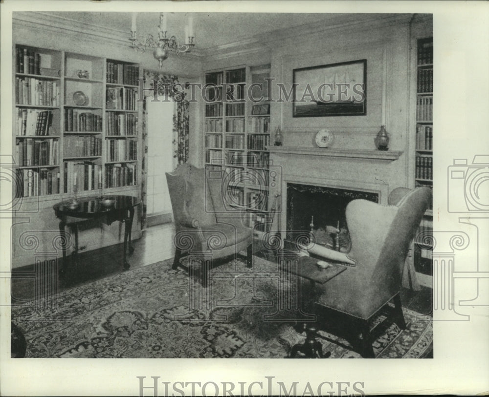 Press Photo Library at the Stanley Stone home - mjc18056 - Historic Images