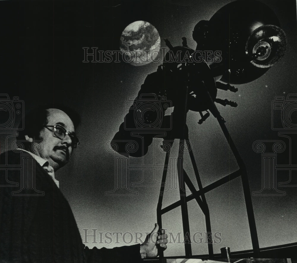 1978, Richard Stolsmark in the Waukesha School District's planetarium - Historic Images