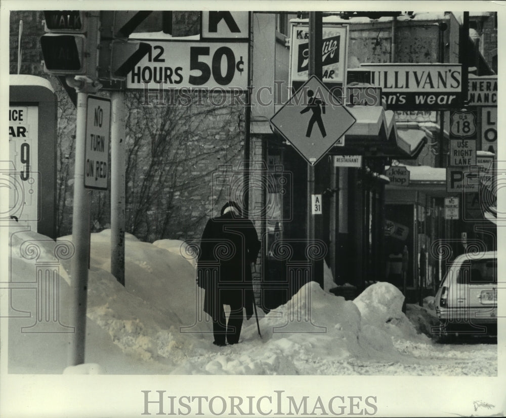 1979 Press Photo Man walking on Main Street after snowstorm in Waukesha, WI-Historic Images
