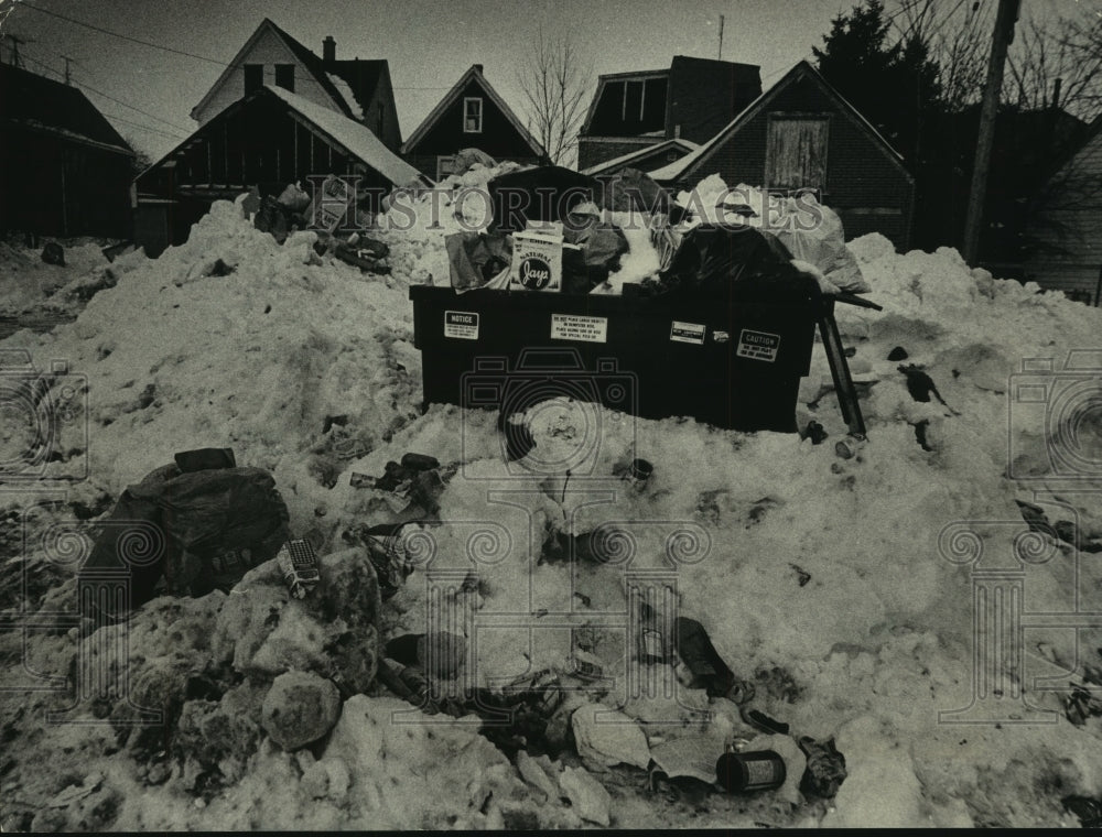 1979, Garbage overflowing in Milwaukee after storm - mjc18095 - Historic Images