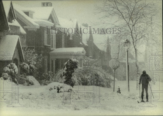 1982 Man uses skis to travel along Lake Drive, Milwaukee - Historic Images
