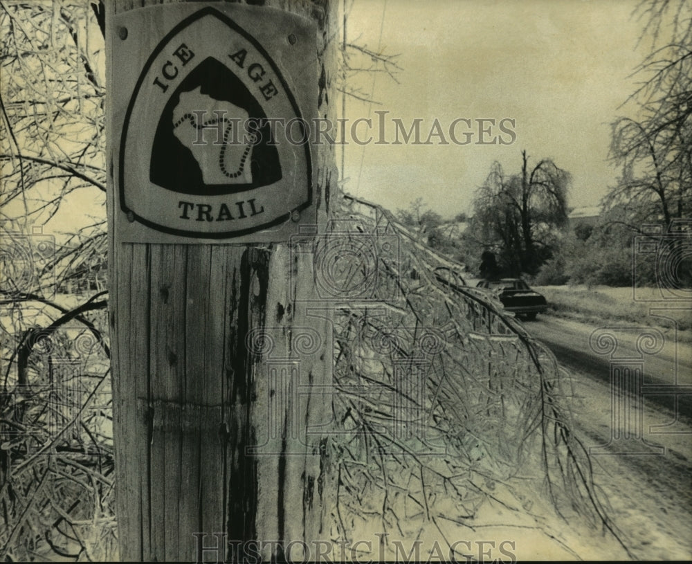 1986, A sign along Scenic Drive seemed appropriate with icy branches. - Historic Images