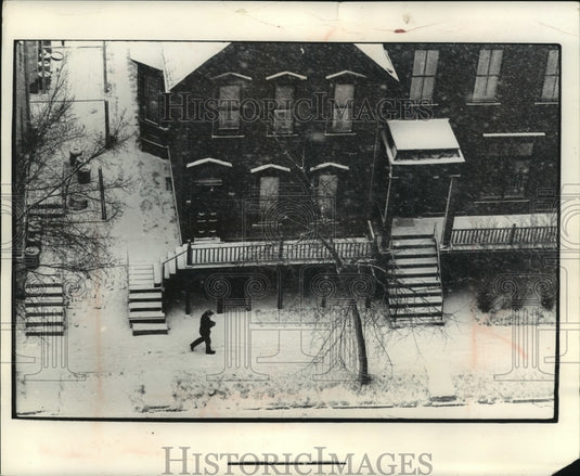 1961 Press Photo A lone pedestrian walks in fresh snow on Milwaukee's east side. - Historic Images