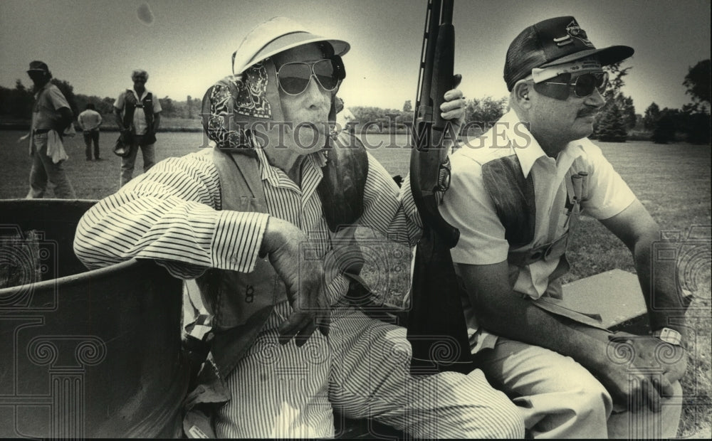 1983 Press Photo Men shooting for Milwaukee Sentinel trophies, Waukesha Gun Club - Historic Images