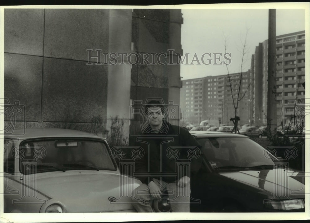 1993 Press Photo Jim Stingl a reporter for the Journal in Germany to do a story. - Historic Images