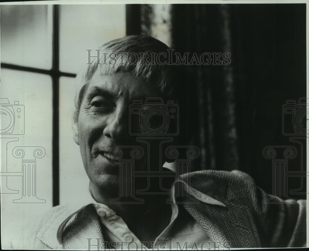1987 Press Photo TV mogul Aaron Spelling is highest-paid corporate officer in US - Historic Images