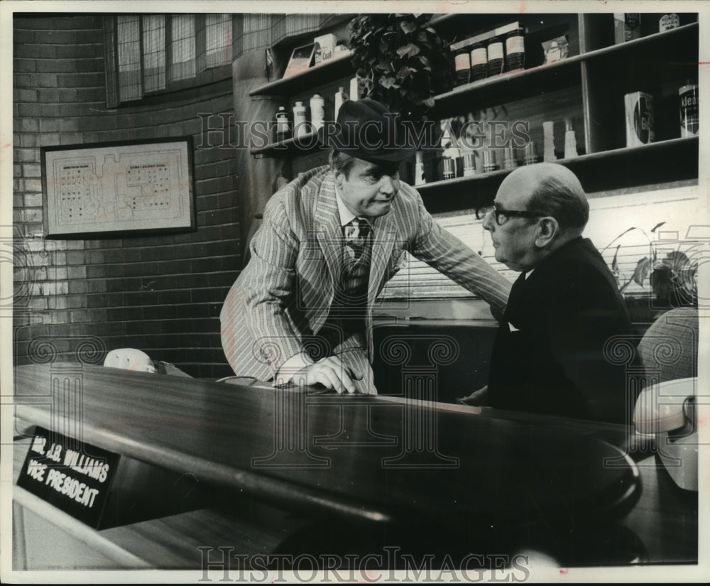 1960 Press Photo Red Skelton and Sir Cedric Hardwicke taping show in Racine, WI - Historic Images