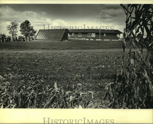 1979 Press Photo Solar collectors installed on the side of the Mueller's home - Historic Images
