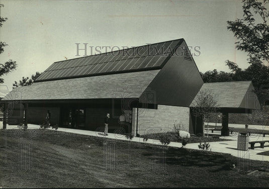 1979, Rest stop area on Interstate 90-94 in Columbia County Wisconsin - Historic Images