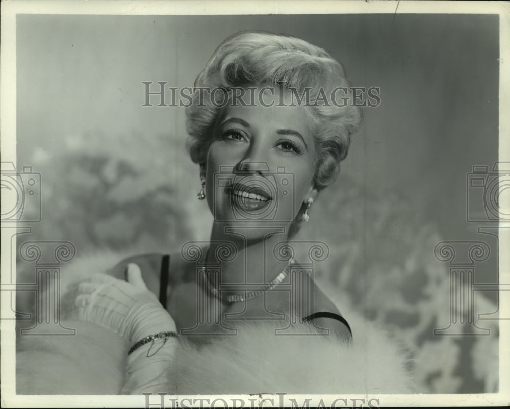 1954 Elegant Dinah Shore - Historic Images