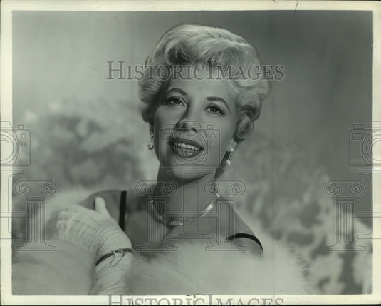 1954 Elegant Dinah Shore - Historic Images