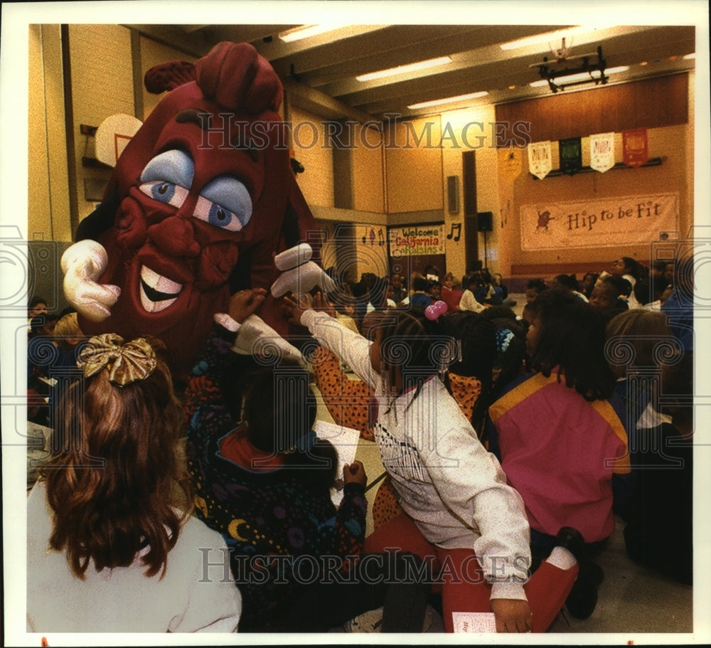 1993, California Raisin, A.C. dancing at Thoreau Elementary School - Historic Images