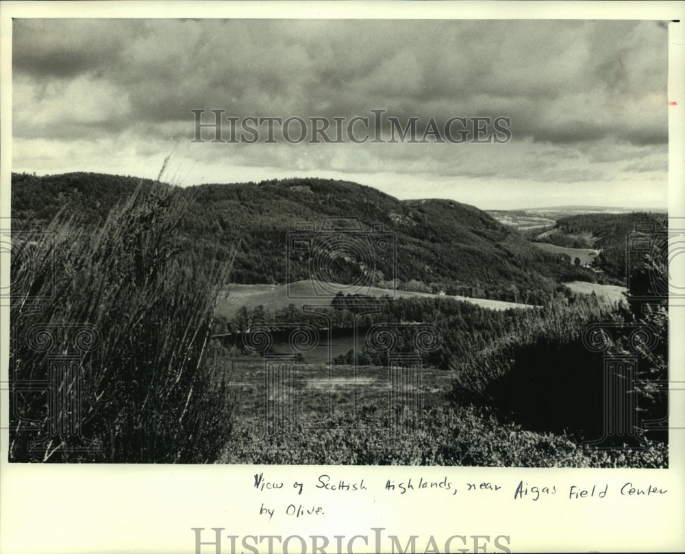 1989 Press Photo Rolling hills of Scottish Highlands surround Aigas Center - Historic Images