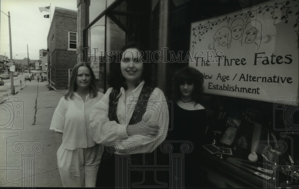 1993 Press Photo Linda Tatro, Ellyn Tatro, and Kristen Evans of The Three Fates - Historic Images